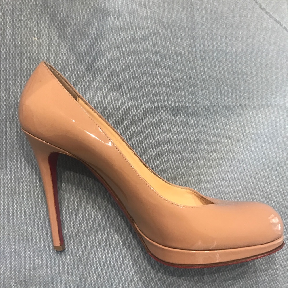 Christian Louboutin Nude simple pump 120